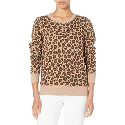 Abbildung von Amazon Essentials Damen Sweatshirt aus French Terry Fleece mit Rundhalsausschnitt (Erhältlich in Übergröße), Kamelbraun Leopardenmuster, S