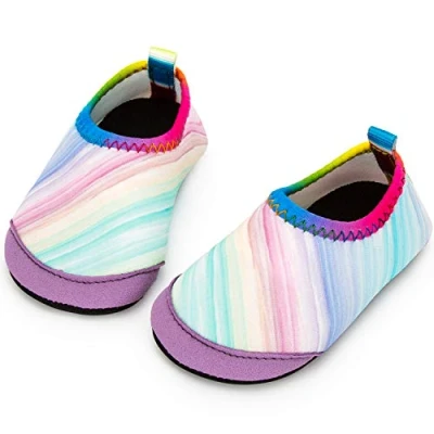 Abbildung von Yorgou Baby Strandschuhe Schwimmschuhe Badeschuhe Wasserschuhe Schnelltrocknende Aquaschuhe rutschfest Barfuss Schuh für Kinder Beach Pool, Bunte Wellen, 19/20 EU