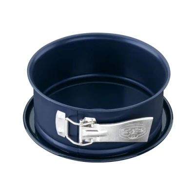 Abbildung von Dr. Oetker Springform Ø 18 cm BACKLIEBE EMAILLE, Backform für runde Kuchen, Kuchenform mit schnitt und kratzfesten Emaille Servierboden, Form Auslaufschutz (Farbe: Blau), Menge: 1 Stück