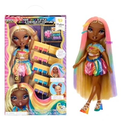 Abbildung von Rainbow High Hair Chalk &amp; Style Doll Meline 28 cm Puppe in Regenbogen und Goldfarben, Auswaschbare Haarkreide, Färben, Stylen, Spielen, Ausspülen Wiederholen, für Kinder von 4 bis 12 Jahre