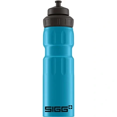 Abbildung von SIGG Alu Fahrrad Trinkflasche WMB Sports Blue Touch Mit 3 Stufen Sportverschluss Klimaneutral Zertifiziert Auslaufsicher Federleicht BPA frei Sport &amp; Zubehör Blau 0,75L