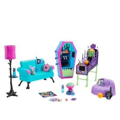 Abbildung von Monster High Studenten Lounge Spielset Möbel und Zubehörteile für schaurig schöne Geschichten, inklusive funktionierendem Verkaufsautomaten Casketball Spiel, Kinder ab 4 Jahren, HRP57