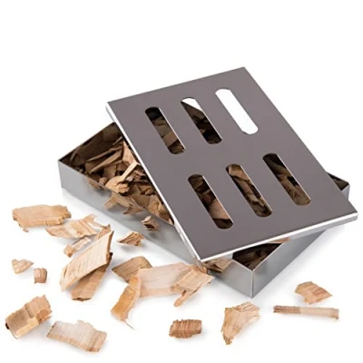 Abbildung von Blumtal Smoker Räucherbox aus rostfreiem Edelstahl Gas Grillzubehör oder Holzkohlegrill, 20x13x3,5cm, Silber, inklusive Buchenholz Chips (150g)