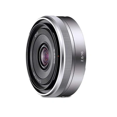 Abbildung von Sony SEL 16F28 Super Weitwinkel Objektiv (Festbrennweite, 16 mm, F2.8, APS C, geeignet für A6000, A5100, A5000 und Nex Serien, E Mount) silber