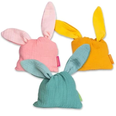 Abbildung von Papierdrachen Osterhasenbeutel aus Musselin in den Farben senfgelb, rosa und Oliv Größe Beutel mit Hasenohren Geschenk zu Ostern Mitgebsel oder Geschenkverpackung Set 12