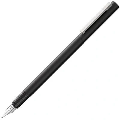 Abbildung von LAMY cp1 Füllhalter 056 Füller mit mattschwarzem Lack Finish, massivem, abgefedertem Edelstahlclip und poliertem Stahlfeder Federstärke M