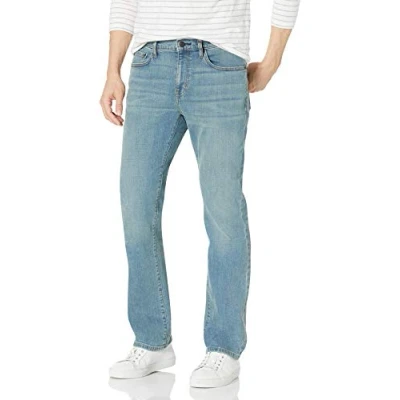 Abbildung von Amazon Essentials Herren Bootcut Jeans mit schmaler Passform, Hellblau Vintage, 32W / 32L