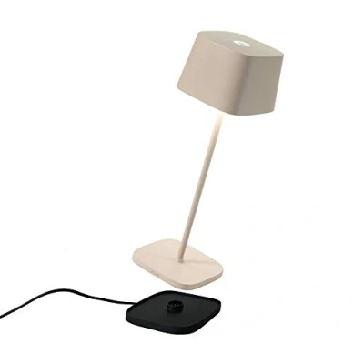 Abbildung von Zafferano Ofelia Pro Kabellose LED Tischleuchte aus Aluminium, dimmbar, IP65 Schutz, Indoor/Outdoor Benutzung, EU Stecker Höhe: 29cm (Sand) [Energieklasse A+++], LD0870S3