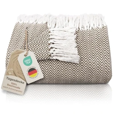 Abbildung von Gräfenstayn Premium Tagesdecke mit Fransen 100% Baumwolle 150 x 200 cm Fischgrätenmuster Sommerdecke Baumwolldecke als Bett Überwurf, Couch Sofa Decke (Braun)