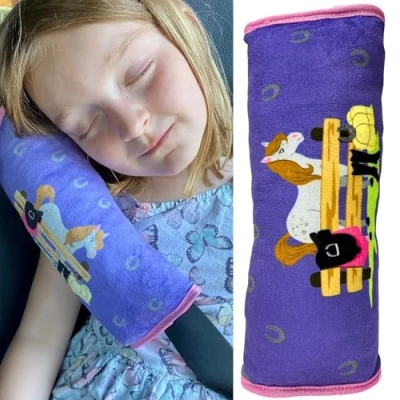 Abbildung von HECKBO Auto Schlafkissen für Kinder Mädchen Jungen Pferd Bauernhof maschinenwaschbar kuschelweich Gurtkissen, Gurtschoner, Gurtschutz Sitzerhöhung, Kissen, Reisekissen, Urlaub