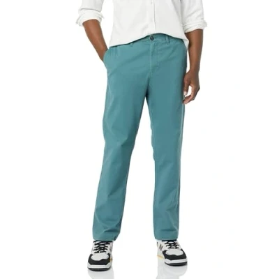 Abbildung von Amazon Essentials Herren Legere Stretch Chinohose in sportlicher Passform (in Übergröße erhältlich), Dunkelgrün, 31W / 29L