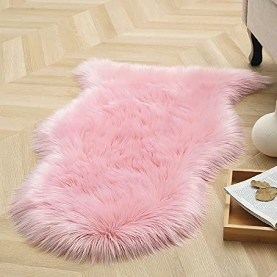 Abbildung von HEQUN Faux Lammfell Schaffell Teppich Kunstfell Dekofell Lammfellimitat Longhair Fell Nachahmung Wolle Bettvorleger Sofa Matte (60 x 90 cm, Rosa)