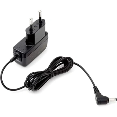 Abbildung von OMRON Netzteil HHP CM01; kompatibel unter anderem mit den Blutdruckmessgeräten X7 Smart, X4 X3 Comfort, X2 Basic, M300, M400, M500 sowie dem C803 Inhalationsgerät. Original Zubehör