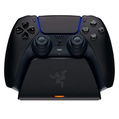 Abbildung von Razer Schnellladestation für PS5 Wireless Controller (Schnellladung , Gebogenes Schalen Design Einhändige Bedienung, Aufladen per USB) Midnight Black