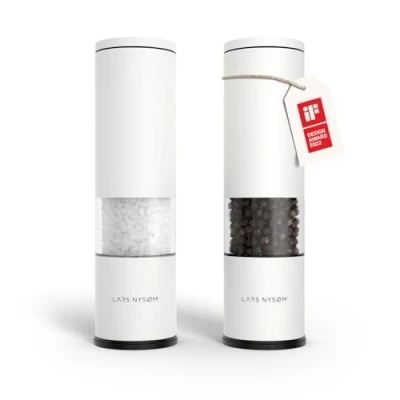 Abbildung von LARS NYSØM Salz und Pfeffer Mühle 2er Set Manuell mit einstellbarem Keramik Mahlwerk von grob bis fein I Design Gewürzmühlenset (2 Stück) (Pure White)