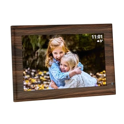 Abbildung von TFA Dostmann Digitaler WLAN Bilderrahmen mit Frameo App, 37.1001, 10 Zoll, Bewegungssensor, Touchscreen, inkl USB und Micro SD, für Video Foto, in Holz Optik, braun