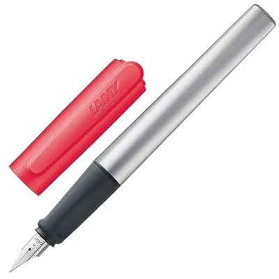 Abbildung von Lamy nexx neoncoralred Füller Füllhalter mit rutschfestem Griff &amp; polierter Stahlfeder in Strichbreite A dreieckiges Gehäuse aus Aluminium inkl. Tintenpatrone T 10 blau Rechtshänder