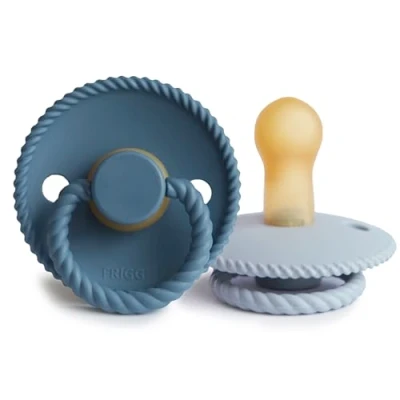 Abbildung von FRIGG Rope Schnuller 2 Packung Latex BPA Frei Hergestellt in Dänemark Symmetrischer Sauger Kirschform (Ocean View/Powder Blue, Größe (6 18 Monate))