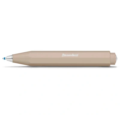 Abbildung von Kaweco SKYLINE SPORT Kugelschreiber Macchiato I Business Kuli aus hochwertigem Kunststoff Trendiger in Beige 12 g Taschen mit Herzkurvenmechanik Druckkugelschreiber 10,5 cm