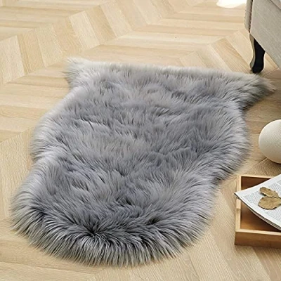 Abbildung von HEQUN Lammfell Teppich Kunstfell Schaffell Imitat Wohnzimmer Teppiche Flauschig Gemütliches Bettvorleger Sofa Matte (Grau, 60 x 90 cm)