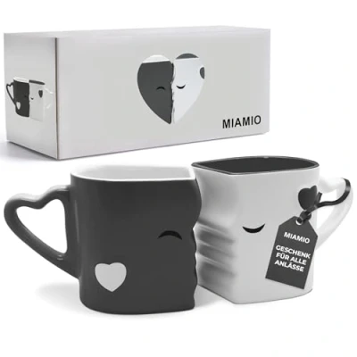 Abbildung von MIAMIO Kaffeetassen/Küssende Tassen Set Geschenke für Frauen/Geschenke Männer/Freund/Freundin Hochzeitsgeschenke brautpaar/Weihnachten aus Keramik (Grau)