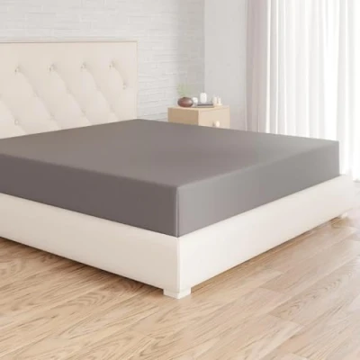 Abbildung von Amazon Basics Spannbettlaken, 180 x 200 cm, 100% Baumwolle, Jersey Spannbetttuch, Matratzenhöhe bis 30 Dunkelgrau