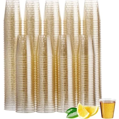 Abbildung von MATANA 150 Schnapsgläser aus Plastik mit Goldglitter, 3cl Pinnchen Kunststoff, Shotgläser Gold, Shot Becher, Schnapsbecher, Plastikbecher Party Zubehör Stabil &amp; Mehrweg