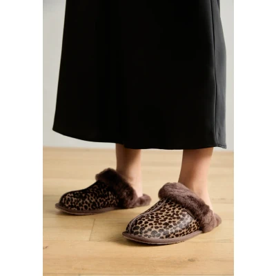 Abbildung von UGG Scuffette Caspian Hausschuh, Damen, Größe: 43, Burnt cedar Schuhe