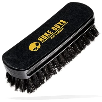 Abbildung von Nuke Guys Lederbürste M made in Germany mit Rosshaarborsten Auto Innenraum Reinigung weiche Textilbürste ideal für Autositze, Polster, Alcantara, Leder, Cabrioverdecke, Teppiche, Stoffsitze, Couch