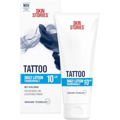 Abbildung von SKIN STORIES Daily Lotion (100 ml), feuchtigkeitsspendende Tattoo Creme mit InkGuard Technology® und Hyaluron, tägliche Pflege LSF 10 für intensive Farben Farberhalt