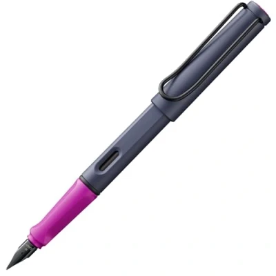 Abbildung von Lamy safari pink cliff Füller Füllhalter mit ergonomischem Griff &amp; polierter Stahlfeder in Strichbreite M robuster ASA Kunststoff inkl. Tintenpatrone T 10 blau Rechtshänder