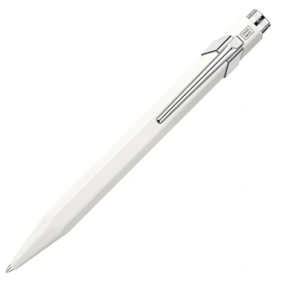 Abbildung von Caran d&#039;Ache Kugelschreiber 849 Classic Line Weiß lackiert Strichstärke: M, Schriftfarbe: Blau, Länge: 13 cm, 0846.001