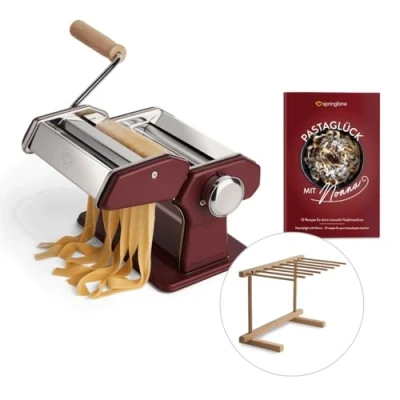 Abbildung von SPRINGLANE Manuelle Nudelmaschine Nonna, Edelstahl, Pastamaker inkl. Rezeptheft, Nudeltrockner &amp; 3 Schneideaufsätze für Spaghetti, Lasagne, Tagliatelle Rot