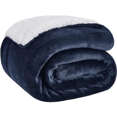 Abbildung von BEDSURE Kuscheldecke Flauschig Sofaüberwurf Marine Blau Decke Sofa Klein als Couchdecke Überwurf und Wohnzimmerdecke, Wohndecke aus weiche Fleece warm Sherpa, Fleecedecke 130x150 cm