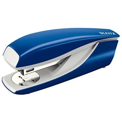 Abbildung von Leitz Büroheftgerät für 30 Blatt, Tacker aus Metall mit Kunststoffelementen, Inkl. 200 Heftklammern, NeXXt Serie, Blau, 55020035