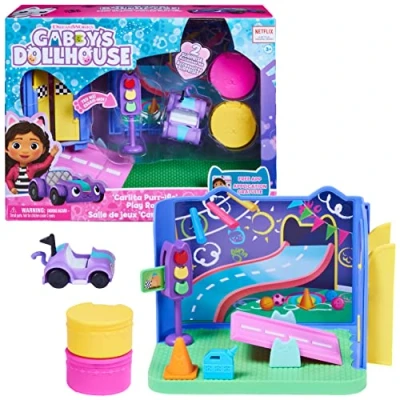 Abbildung von Gabby‘s Dollhouse Deluxe Raum, Purr ific Play Room, Spielzimmer mit Carlita Spielzeugauto, 2 Möbelstücken und Überraschungsboxen Zubehörteilen, geeignet für Kinder ab 3 Jahren