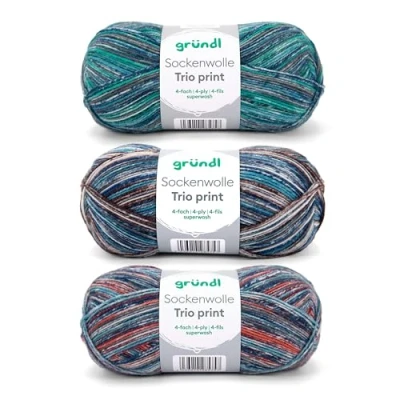 Abbildung von Gründl Sockenwolle Trio Strickset aus 3 x 100 g Sockengarn (75% Schurwolle (superwash), 25% Polyamid) + Anleitung, blau kupfer