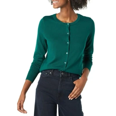 Abbildung von Amazon Essentials Damen Leichte Rundhalsstrickjacke (Erhältlich In Übergröße), Dunkelgrün, XXL
