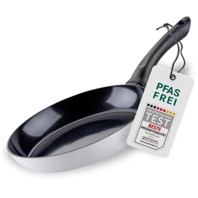 Abbildung von Fackelmann Bratpfanne Arcadalina 24cm Antihaft Pfanne aus 90% recyceltem Aluminium und Keramik Beschichtung Induktionspfanne zum Kochen &amp; Anbraten PFAS Frei, Schwarz/Weiß