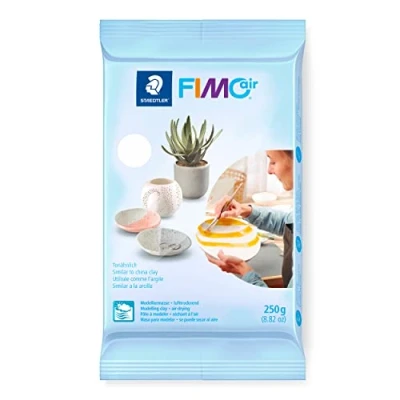 Abbildung von STAEDTLER lufttrocknende Modelliermasse FIMO air, weiß, sofort gebrauchsfähig, kein Brennvorgang notwendig, 250g, angenehme Haptik, klebt nicht, mind. 95% natürliche Rohstoffe, 8103 0