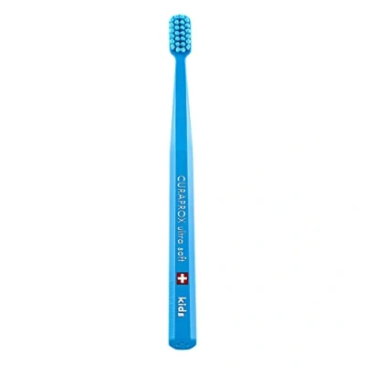 Abbildung von Curaprox CS Kids Zahnbürste Handzahnbürste für Kinder mit 5500 Ultra Soft CUREN Borsten und kleinem Bürstenkopf Zufällige Farbe