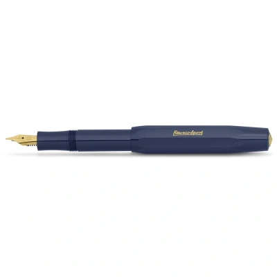 Abbildung von Kaweco CLASSIC SPORT Füllhalter Navy mit vergoldeter Edelstahlfeder und Iridiumspitze für Tintenpatronen I Füllfederhalter 13 cm Füller in Blau Federbreite: B (Breit)
