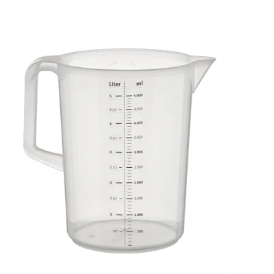 Abbildung von APS Messbecher 5 Liter, Ø 20,5 x H: 25,5 cm, Kunststoffbecher mit geprägter Maßskalierung außen, geschlossener Griff, 1 und ml Liter Einteilung, spülmaschinengeeignet