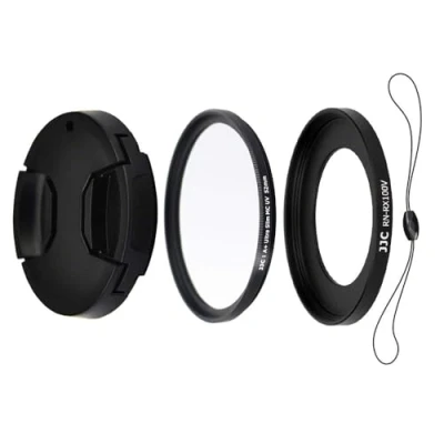 Abbildung von JJC Objektiv Zubehörset 4 Teilig für Sony RX100VA, RX100V, RX100IV, RX100III, RX100II, RX100 mit Objektivadapter, UV Filter, Objektivdeckel und Objektivdeckelhalter (52mm)