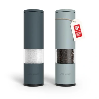 Abbildung von LARS NYSØM Salz und Pfeffer Mühle 2er Set Manuell mit einstellbarem Keramik Mahlwerk von grob bis fein I Design Gewürzmühlenset (2 Stück) (Blue)