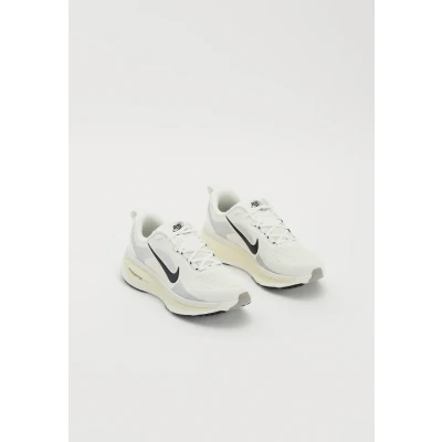 Abbildung von Nike Performance Vomero 18 Laufschuh Straße, Herren, Größe: 47, Summit white/black/coconut milk Schuhe