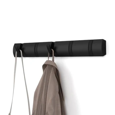 Abbildung von Umbra Flip 5 Garderobenhaken Moderne, Schlichte und Platzsparende Garderobenleiste mit Beweglichen Haken für Jacken, Mäntel, Schals, Handtaschen Mehr, Schwarz