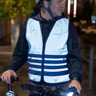 Abbildung von ABUS Warnweste Lumino Urban Vest voll reflektierende Sicherheitsweste für bessere Sichtbarkeit bei Nacht Erwachsene mit Reißverschluss Größe L
