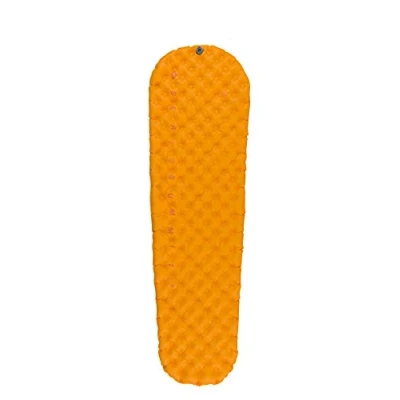 Abbildung von Sea to Summit Ultralight Insulated Air Isomatte Regular Thermolite Ultraleichte Schlafmatte Besonders kompakt Pillow Lock System 2,5 Jahreszeiten Pumpsack Wandern Orange 480g