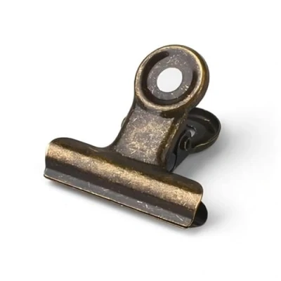 Abbildung von Antike Messing kleine Bulldog Clips, Coideal 30 Stück Scharnier Clip 1 Zoll Metall Binder Clips Datei Papiergeld Klemmen für Tags Taschen, Geschäfte, Büro und Hausküche (Bronze, 22mm)